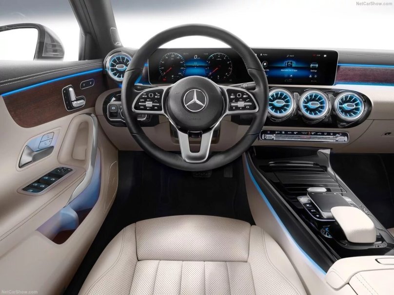 Мерседес седан салон 2019