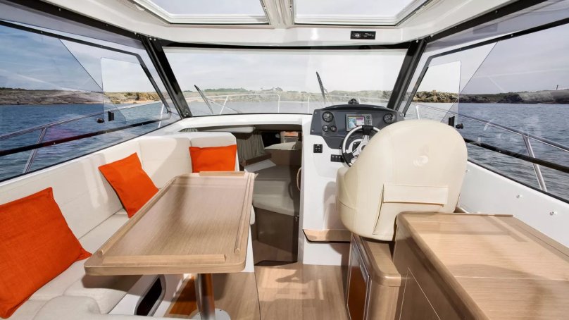 Бенету Антарес 8