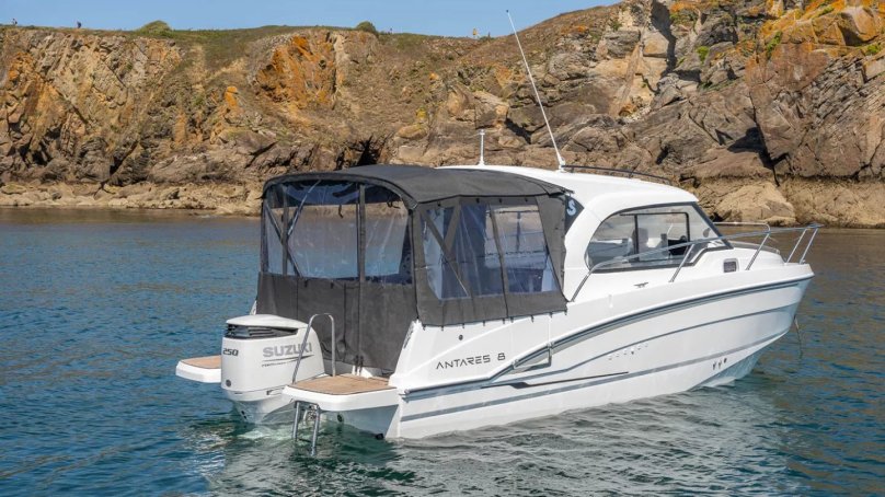 Катер Beneteau Antares 6.80