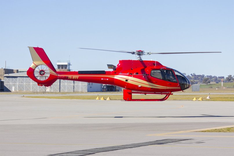 Ec130 t2 вертолет оранжевый