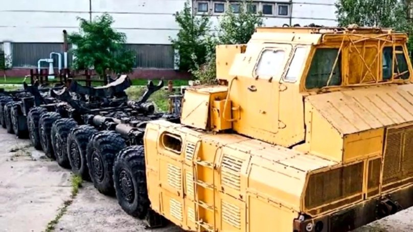 Военный тягач МАЗ-7907