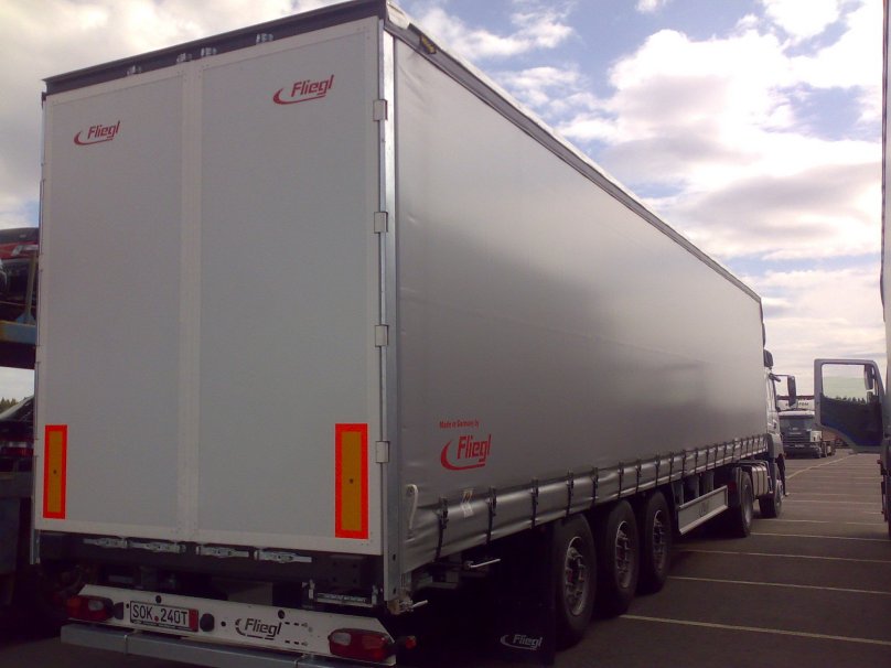 Полуприцеп тентованный Fliegl 13,6