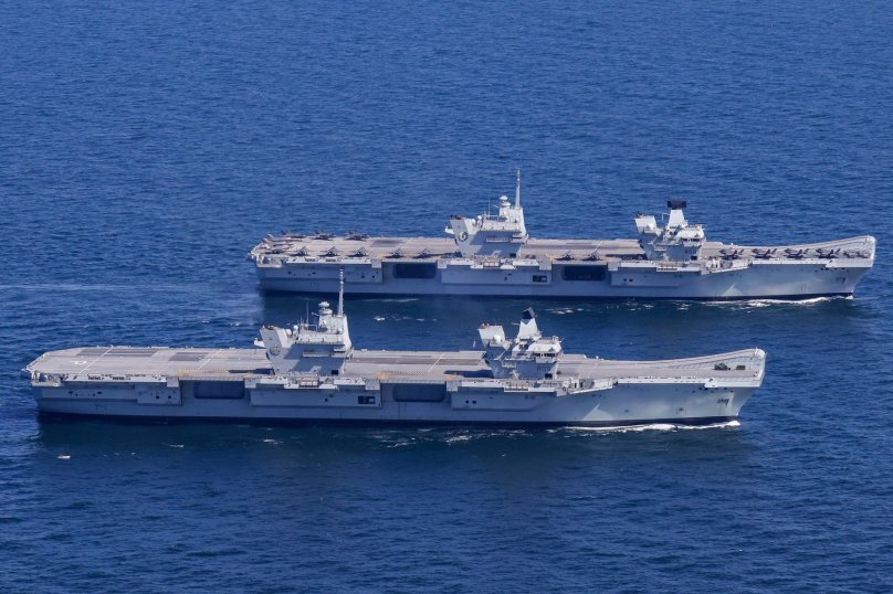 HMS Queen Elizabeth r08