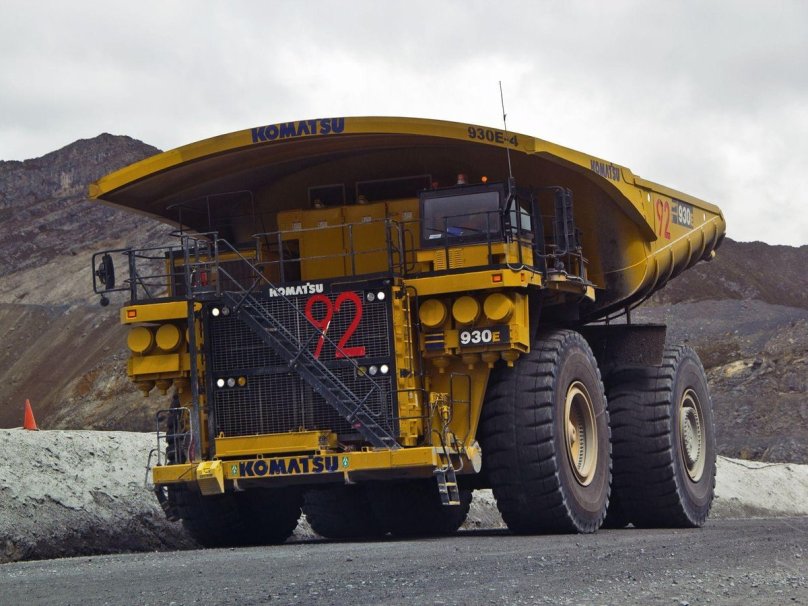 Самосвал Komatsu 930e