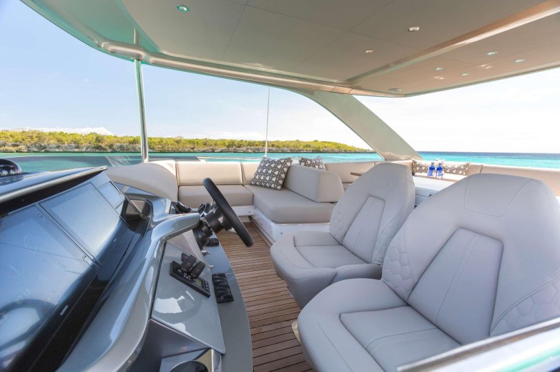Яхта Princess x95