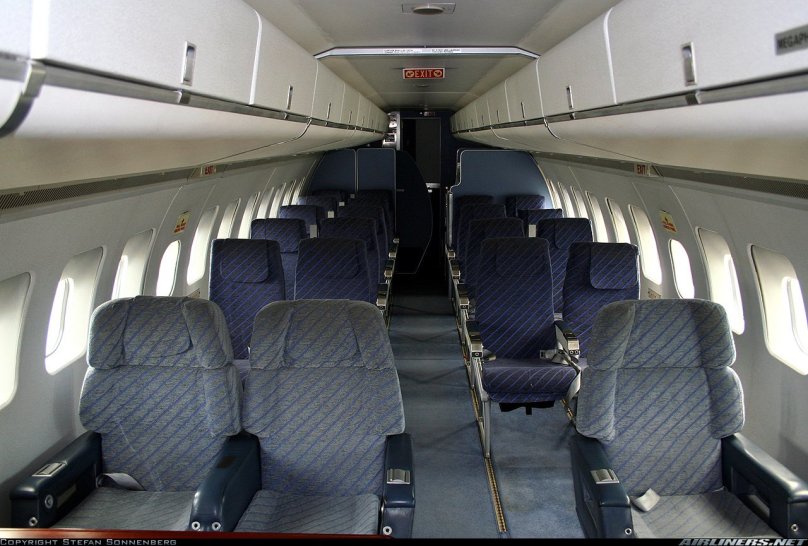 Фоккер 100 кабина