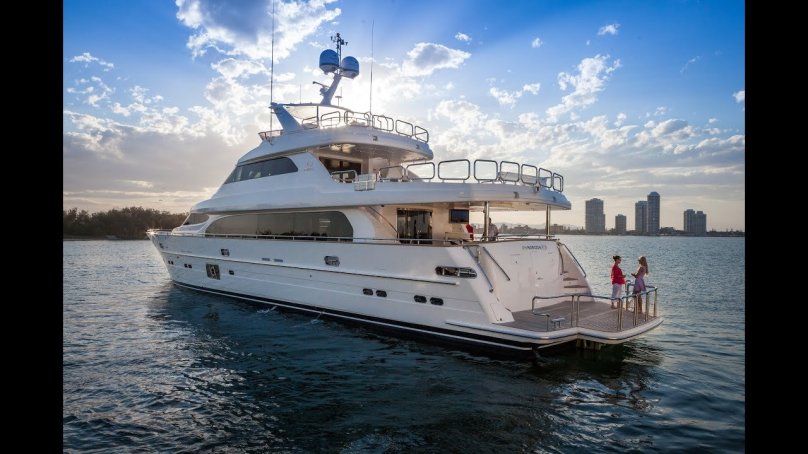 Яхта Маджестик 110