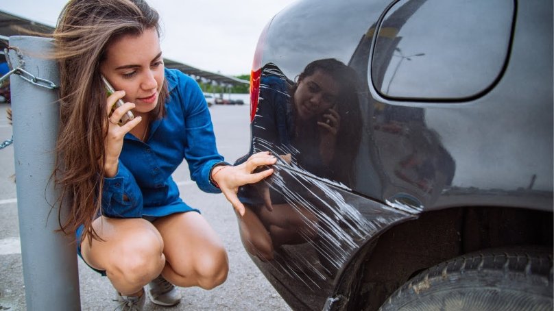 Девушка помяла машину