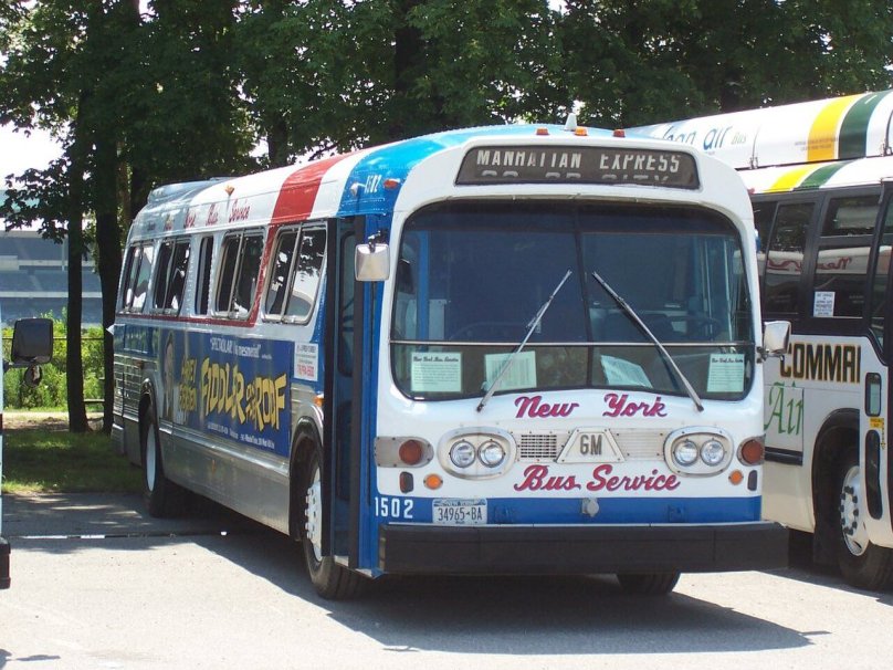 GM "old-look" Transit Bus
