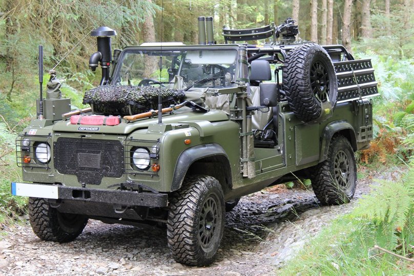Ленд Ровер Дефендер 110 военный