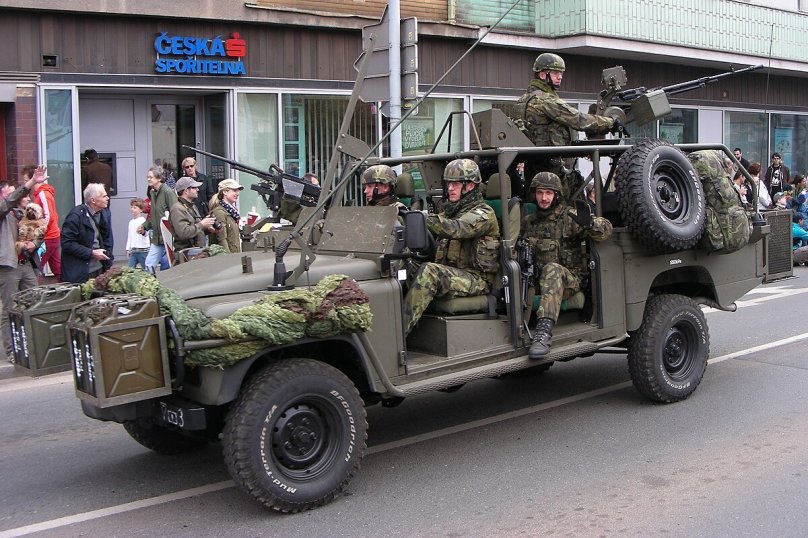 Ленд Ровер Дефендер 130