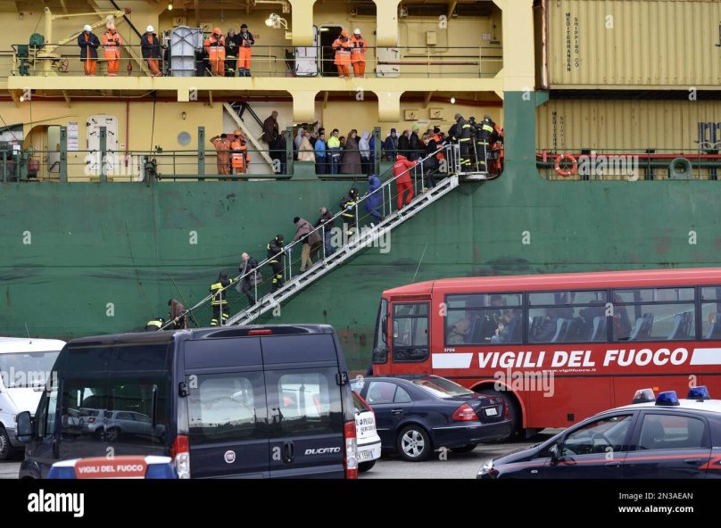 Эвакуация паромом в Херсоне