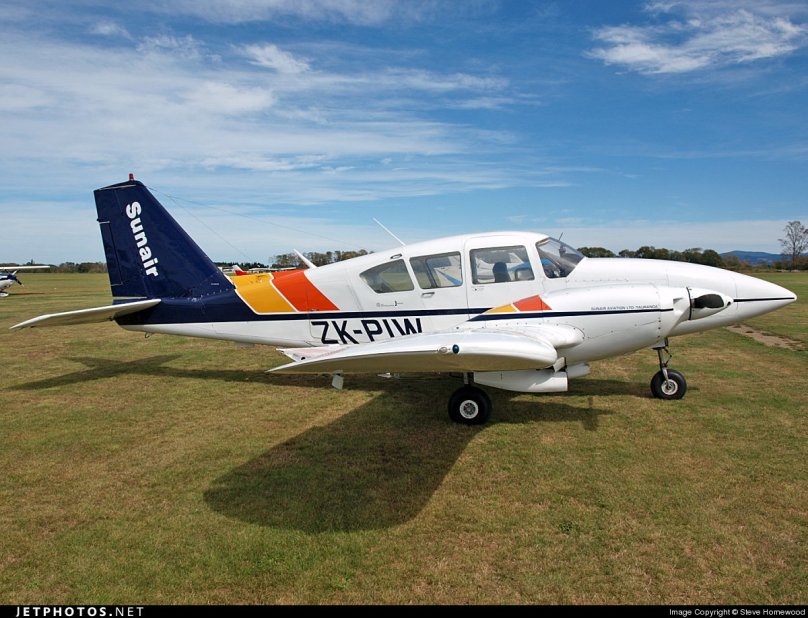 Piper pa-23−250