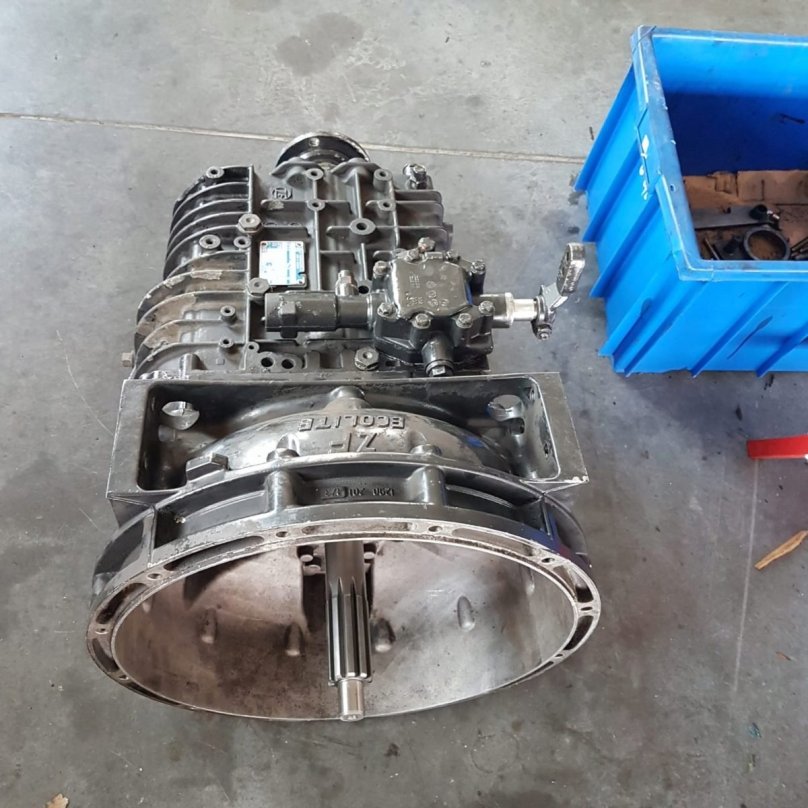 Коробка передач: ZF 6s-850