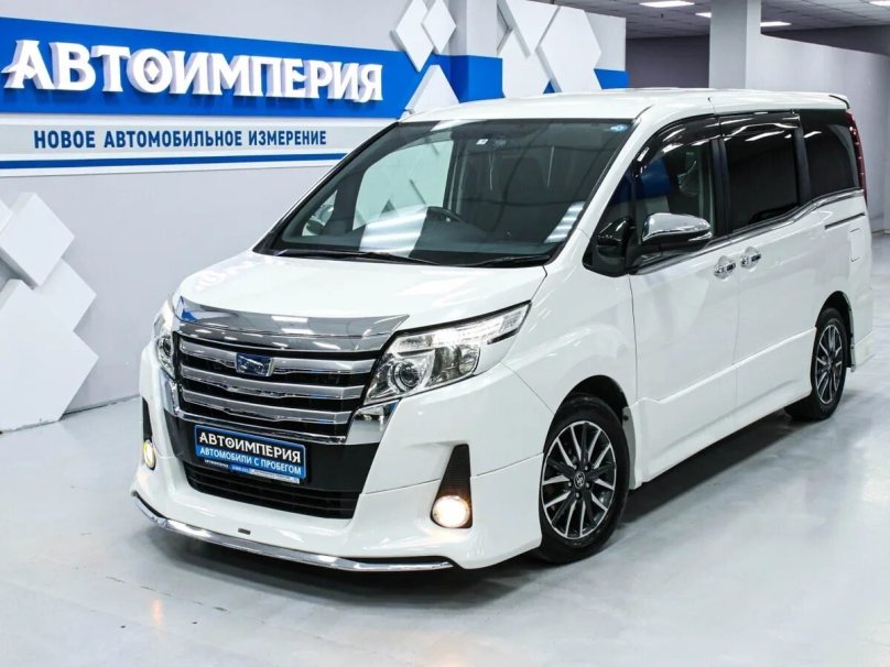 Toyota Noah 3
