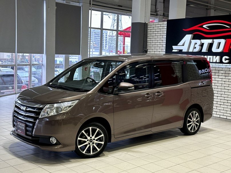Toyota Noah 2015