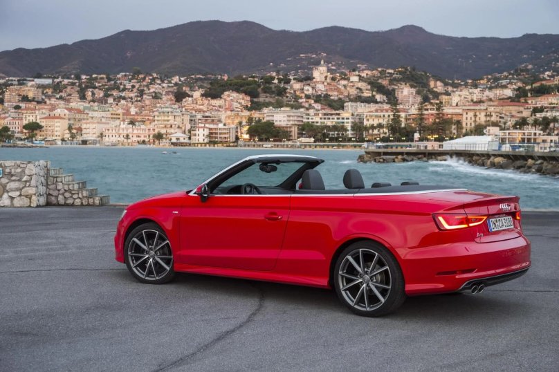 Audi a3 Cabriolet 2018 у дома