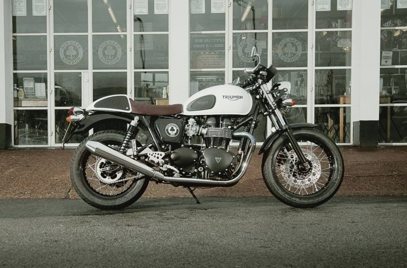Триумф Тракстон 900