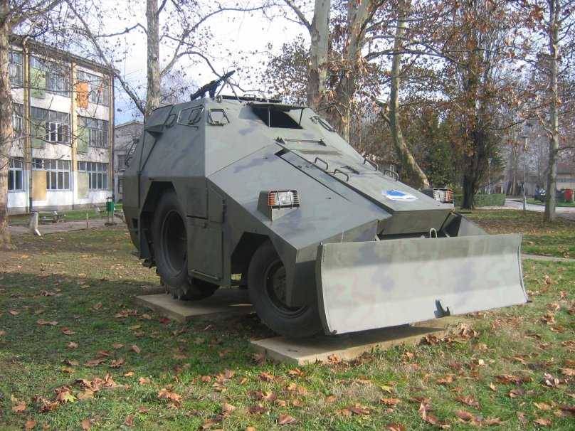 Бронетрактор "Strasko м-91"