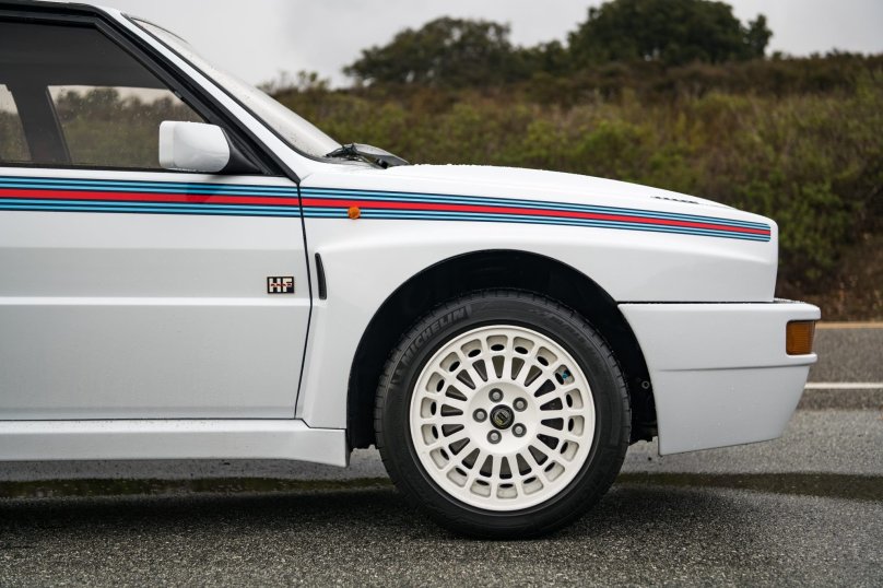 Lancia Delta integrale сбоку