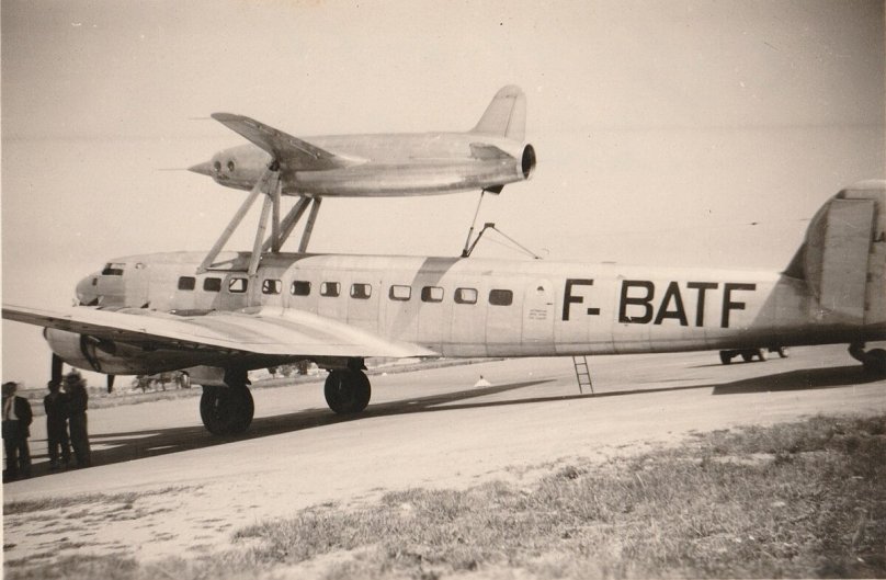 Самолет Ледук-022