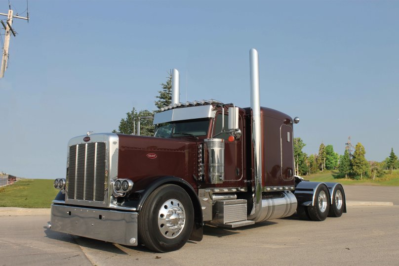 Грузовики Петербилт 389