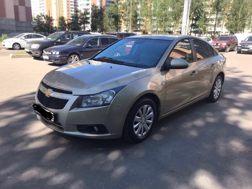 Шевроле Круз седан золотистый