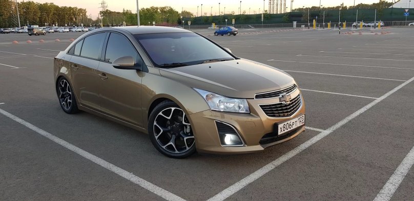 Chevrolet Cruze бежевый