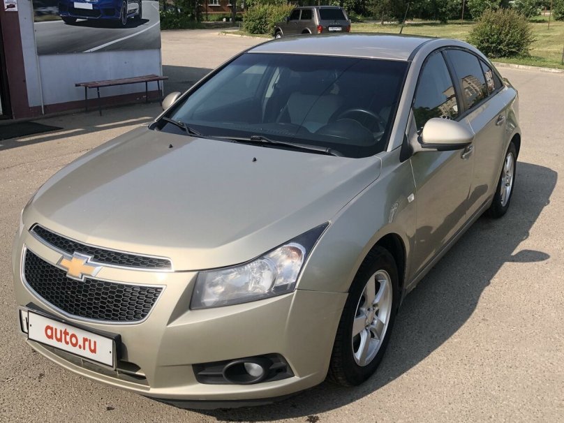 Шевроле золотистая