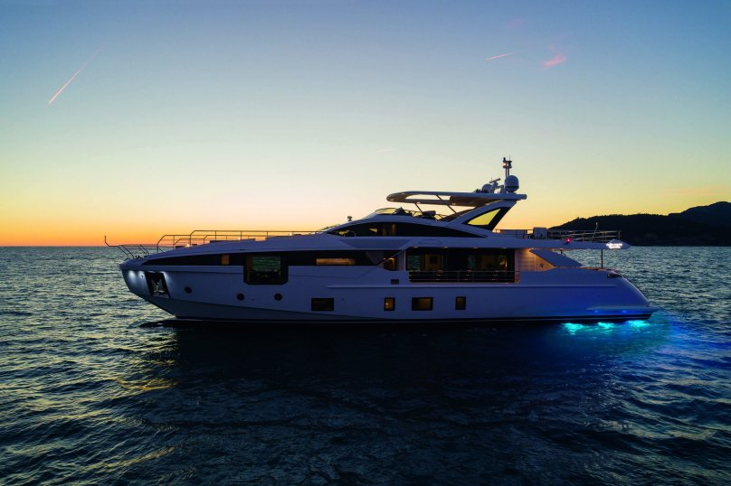 Яхта Azimut grande 32 metri