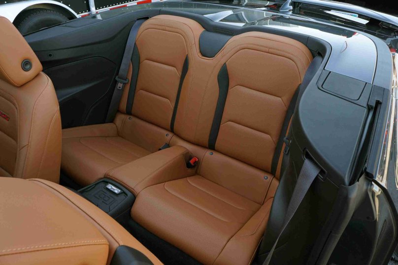 Шевроле Камаро салон сзади