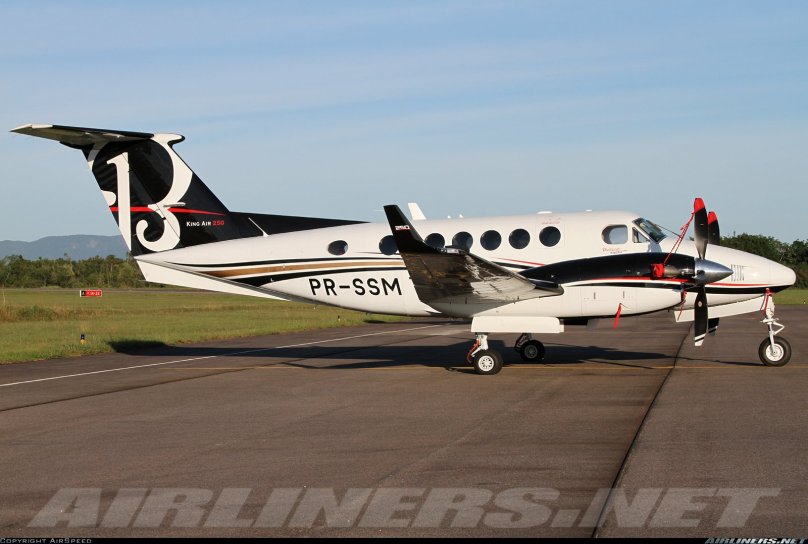 Beechcraft super King Air 200 кабина