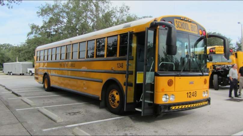 Томас кладбище школьных автобусов