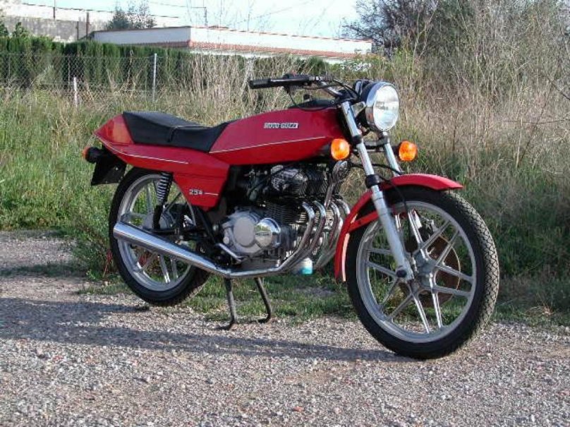 Мотоцикл 1984 года дорожный 2 такт