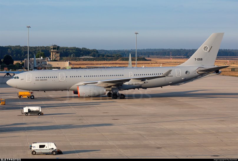 Пассажирский самолет