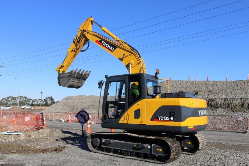 Колёсный экскаватор Shantui