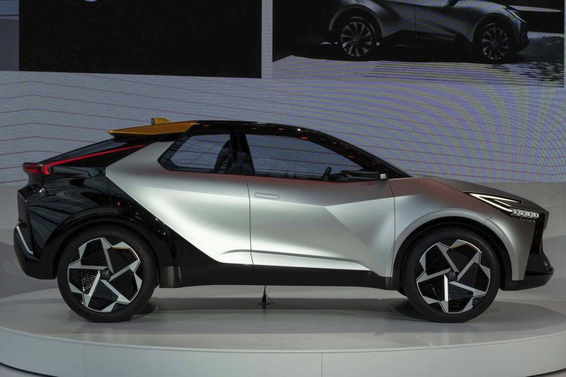 Toyota c-HR 2 поколение