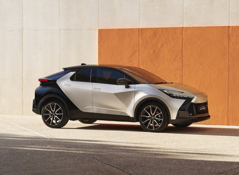 Тойота кроссовер c-HR новый Chr