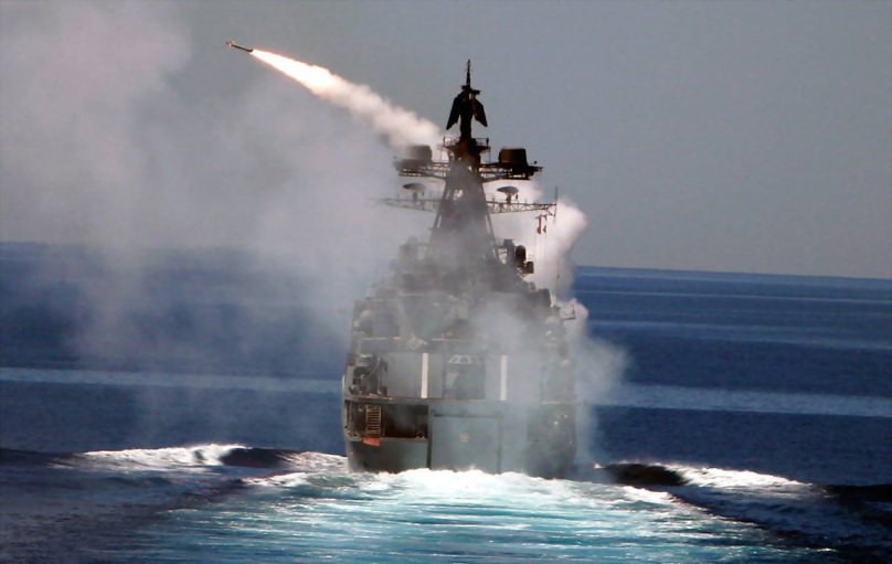 Варяг ракетный крейсер