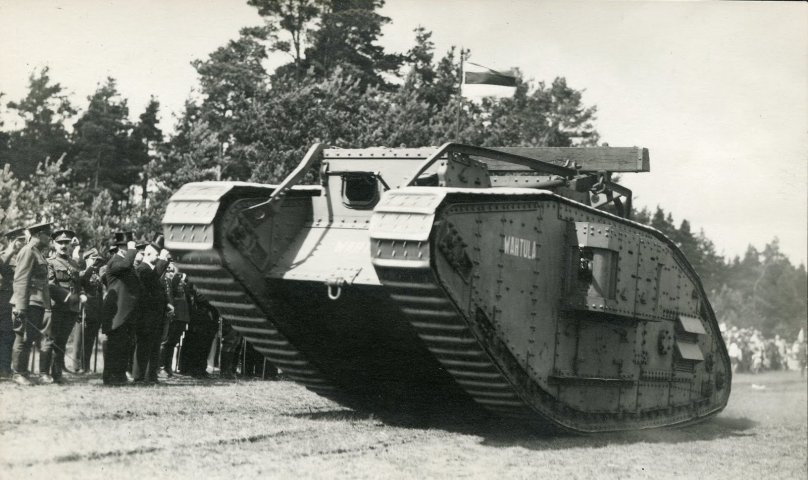 Первый танк в мире