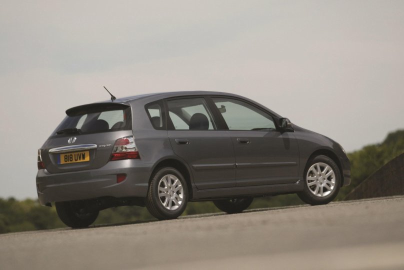 Honda Civic 2005 хэтчбек