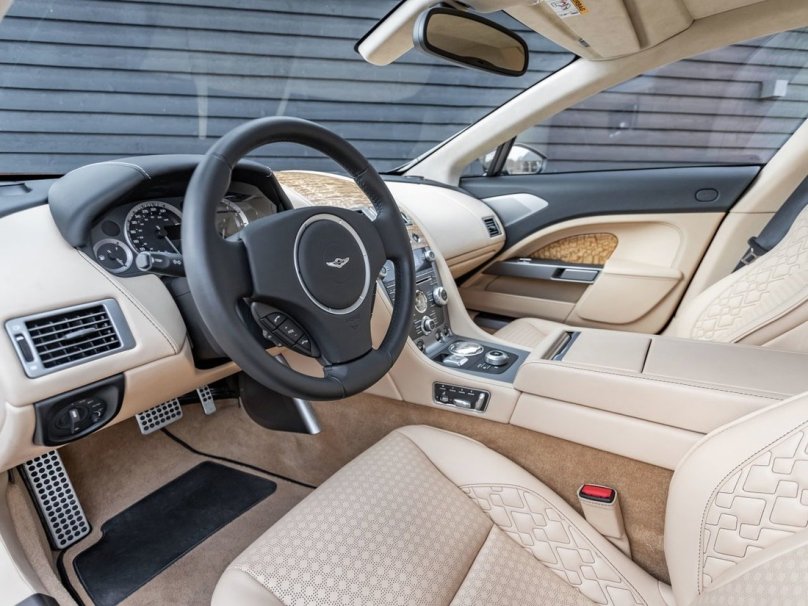 Астон Мартин Лагонда 2022