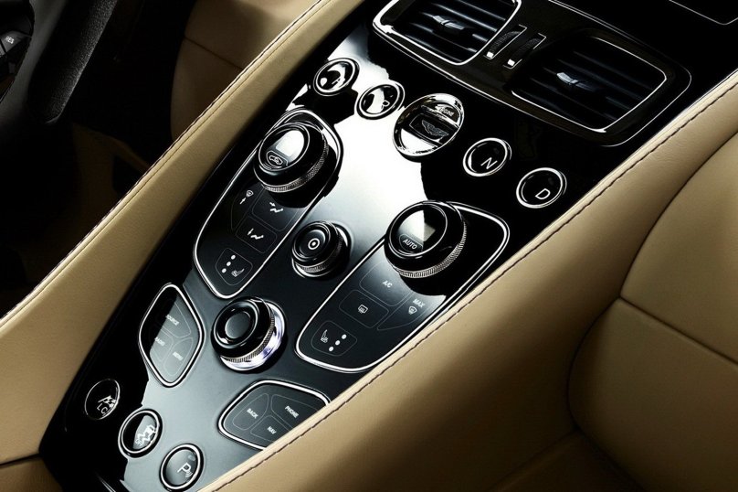 Хозяин Астон Мартин