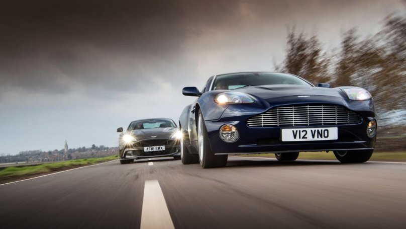 Aston Martin Vanquish 2004