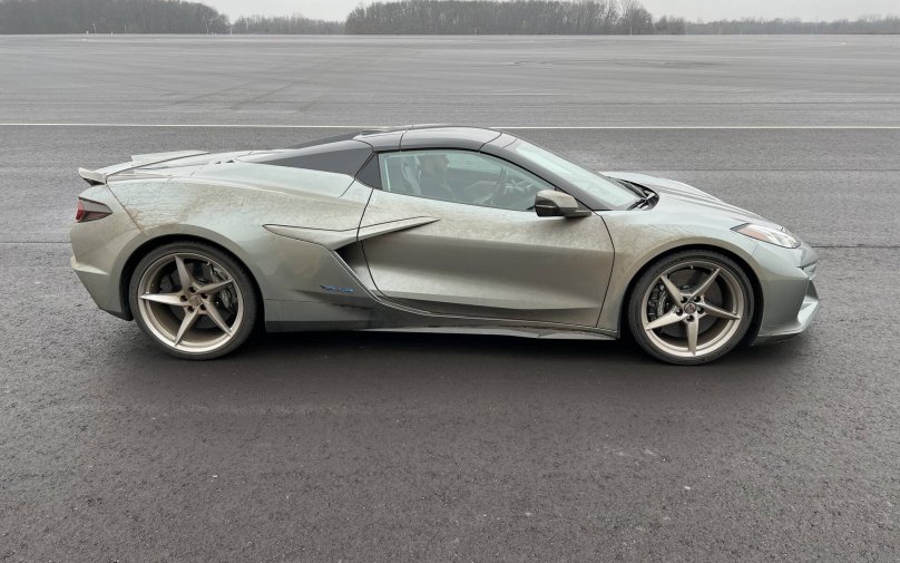 Corvette e-ray