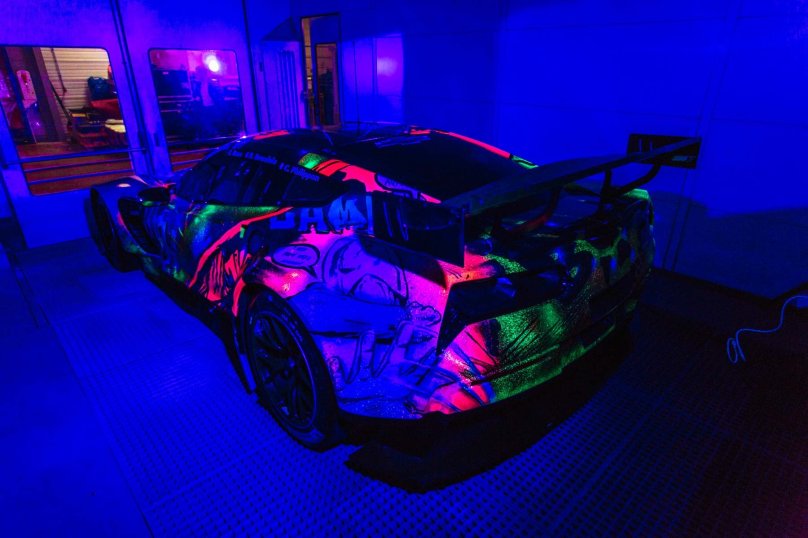 Фосфорная краска для машины