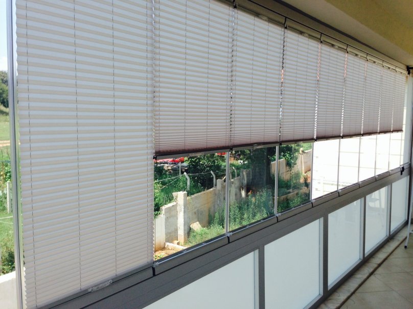 Шторы на витражный балкон