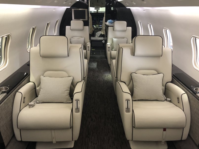 Challenger 300 салон