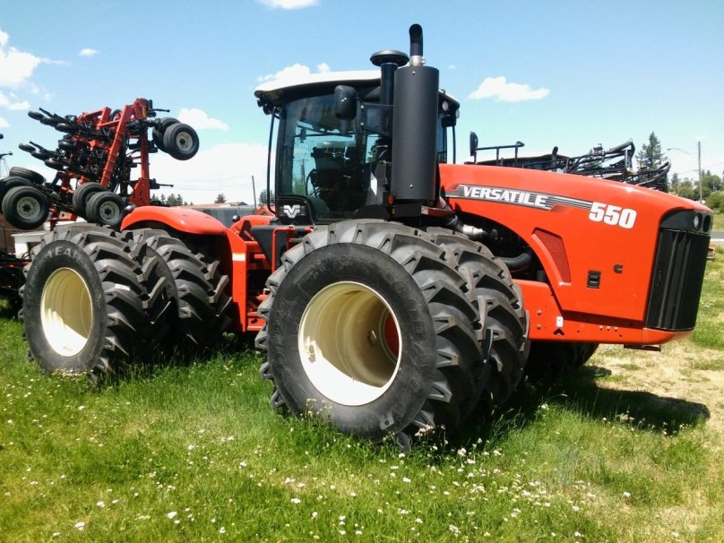 Трактор Buhler versatile 2375