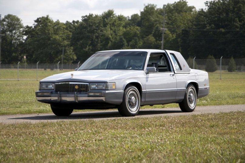 Кадиллак седан Девиль 1990
